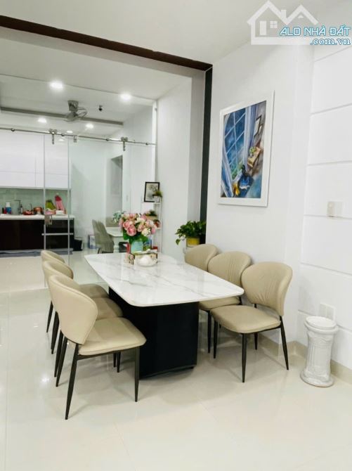 Nhà mặt tiền đường Nguyễn Hữu Huân ,dtich 135,1m2 có thang máy, có 4pn gia 18,2 tỷ - 1