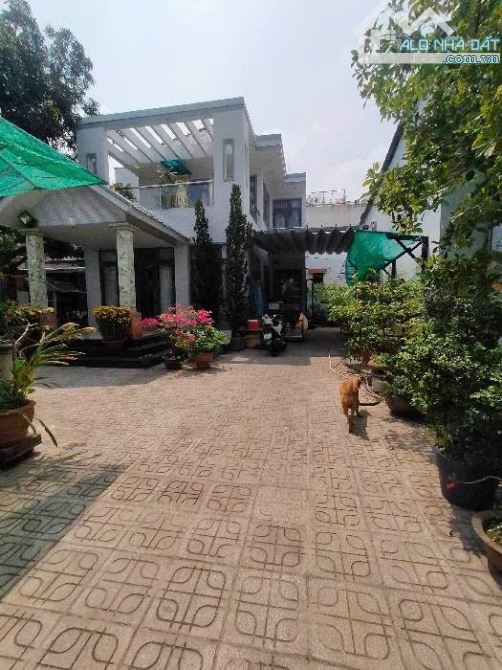 QUÁ HIẾM-BIỆT THỰ SÂN VƯỜN RỘNG ĐẸP RẼ-BIỆT THỰ-18X30-3TẦNG-ĐƯỜNG XE TẢI LÊ TRỌNG-GẦN AEO - 1