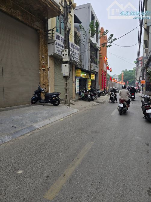CỰC HIẾM MẶT PHỐ QUAN NHÂN KINH DOANH OTO TRÁNH VỈA HÈ - TOÀ VĂN PHÒNG CỰC ĐỈNH - 1