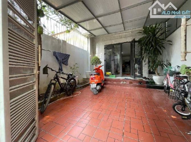 Hàng Đẹp/Cự Khối/97 m2/13 Tỷ/5 Mt/3 Tầng/Ô tô 7 Chỗ - 12