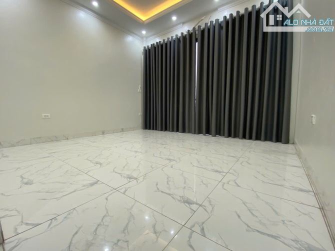🌹🌹LÔ GÓC DÂN XÂY - GARA Ô TÔ  -  GẦN TRƯỜNG HỌC CÁC CẤP - DÂN TRÍ CAO-61m2 nhỉnh 10 tỷ - 2