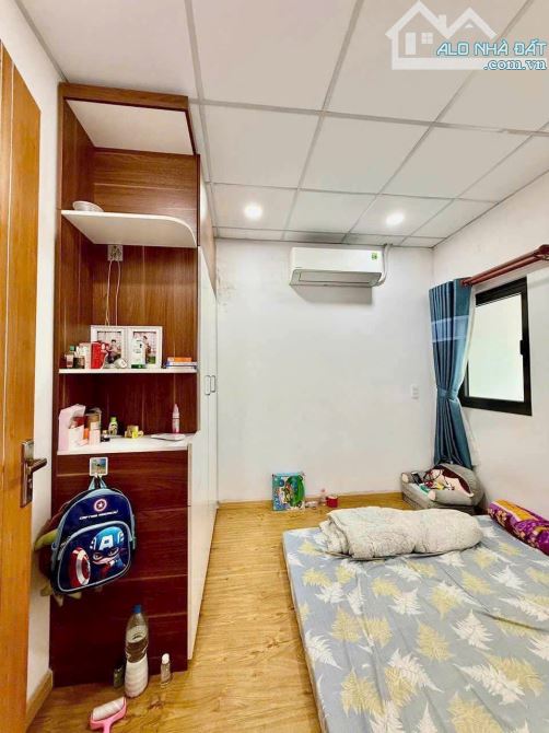 NHÀ 1/ TRẦN THỊ NĂM. HẺM 5M RỘNG RÃI. NGAY UỶ BAN PHƯỜNG. CHỈ 40m RA MẶT TIỀN. NHỈNH 3 TỶ - 2