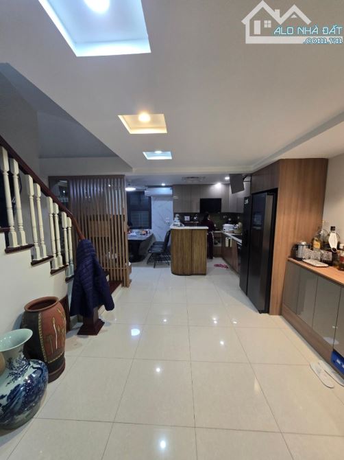 Đẹp Xịn! Bán nhà Lạc Long Quân, gần Hồ Tây, ngõ thông, Gara 7 chỗ, 2 thoáng, 92m2 4T MT 5m - 2