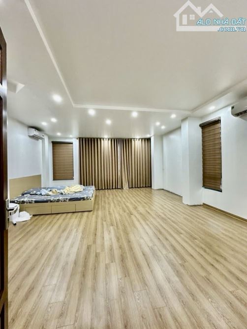NHÀ ĐẸP PHÂN LÔ CẦU GIẤY-Ô TÔ CHẠY VÒNG QUANH 7 TẦNG THANG MÁY MT 5M GIÁ 22 TỶ - 2