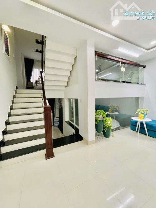 Nhà mặt tiền đường Nguyễn Hữu Huân ,dtich 135,1m2 có thang máy, có 4pn gia 18,2 tỷ - 2