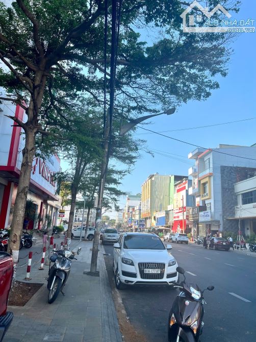 Cần bán gấp đắt MT Hoàng Văn Thụ, ngày trung tâm Pleiku, gần căn hộ HAGL - 2