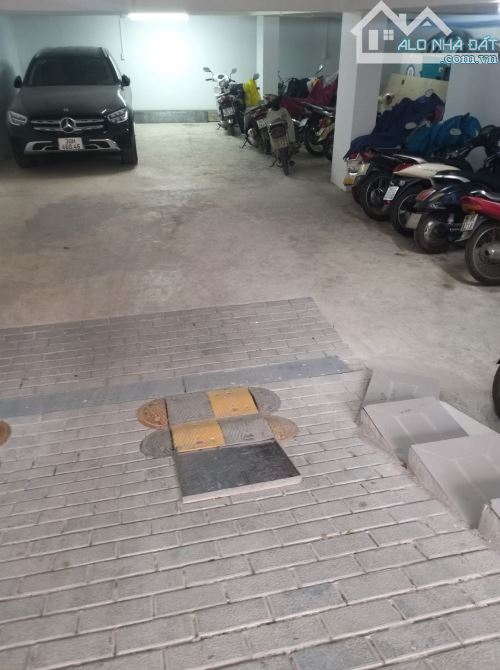 MẶT PHỐ BÀ TRIỆU 225M2 MẶT TIỀN QUYỀN LỰC, TÒA NHÀ LỪNG LỬNG ĐẸP NHẤT PHỐ GIÁ HỢP LÝ - 2