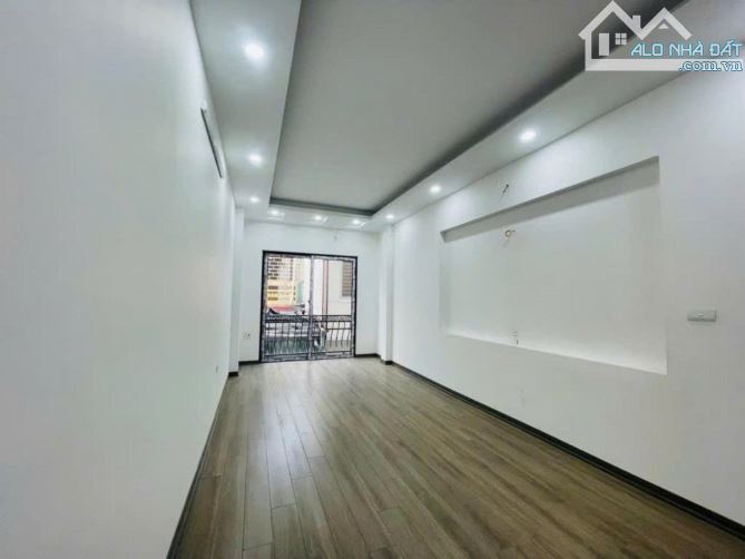 BÁN NHÀ HÀO NAM, 38M2, 5 TẦNG, THANG MÁY, GẦN Ô TÔ, GIÁ 8.8 TỶ, CHỦ THIỆN CHÍ BÁN - 2
