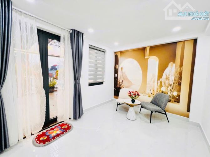 CHỊ ĐẸP GỬI BÁN, NGAY CÔNG VIÊNG LÀNG HOA 60m2, 3 Tầng, 4PN, 6 tỷ 7 xíu - 2