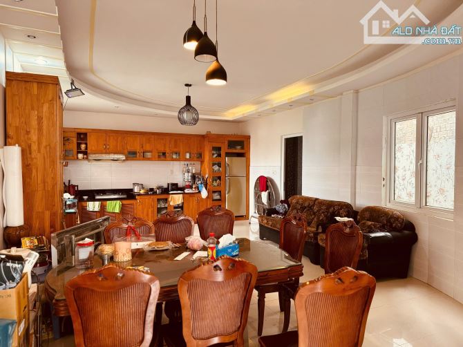 Bán Gấp Villa Sân Vườn 631m2 Đường Nguyễn Du Cách Hồ Xuân Hương Chỉ 1,5km P10 Đà Lạt - 3
