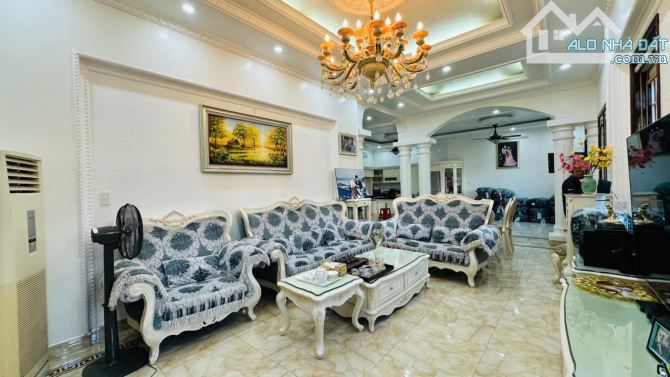 Biệt thự lô góc cực đẹp KDC Thanh Toàn (An Dương) - 180m2 - 3,5 tầng - mt 17,4m - giá 9tỷ - 3