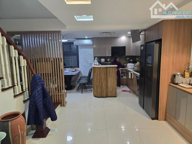 Đẹp Xịn! Bán nhà Lạc Long Quân, gần Hồ Tây, ngõ thông, Gara 7 chỗ, 2 thoáng, 92m2 4T MT 5m - 3