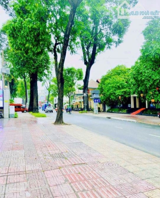 Định cư với gia đình bán nhà mặt tiền đường Nguyễn Trãi, Quận 5. DT: 5*21M. HĐT 120tr/th - 3