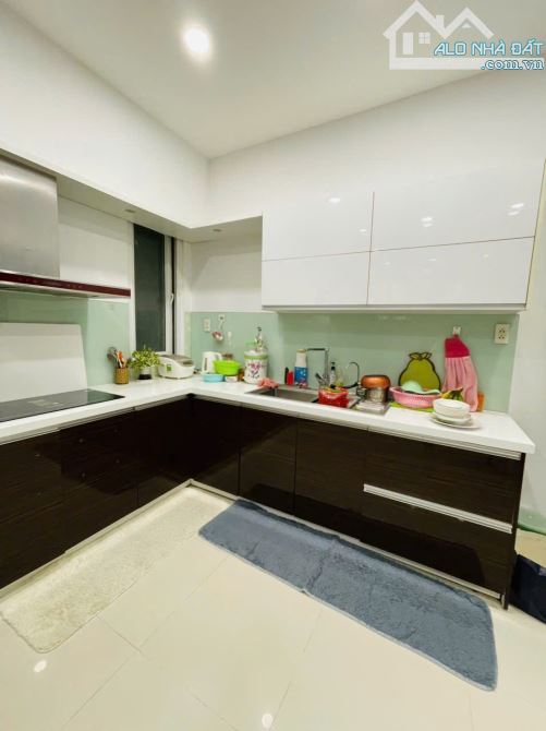Nhà mặt tiền đường Nguyễn Hữu Huân ,dtich 135,1m2 có thang máy, có 4pn gia 18,2 tỷ - 3