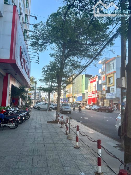Cần bán gấp đắt MT Hoàng Văn Thụ, ngày trung tâm Pleiku, gần căn hộ HAGL - 3