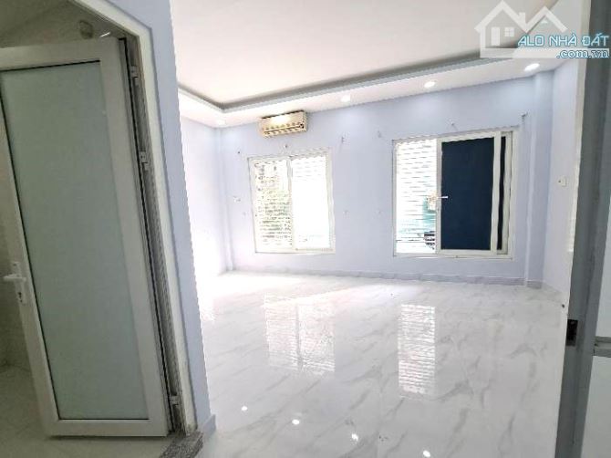 Bán nhà Tài Lộc Cao Thắng Q.10, MT rộng thênh thang, hàng xóm Hà Đô Centrosa, nhỉnh 5 tỷ - 3