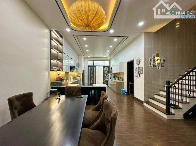 BÁN BIỆT THỰ ĐẸP VEN SÔNG HIỆP BÌNH CHÁNH - TẶNG NỘI THẤT CAO CẤP, 185M2 GIÁ 22.8 TỶ - 3