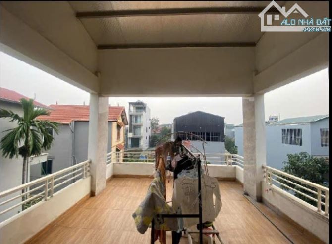 Hàng Đẹp/Cự Khối/97 m2/13 Tỷ/5 Mt/3 Tầng/Ô tô 7 Chỗ - 4