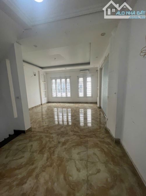 Cho thuê nhà nguyên căn ngõ 216 Trung Kính, Cầu Giấy. DT 60m2, 4 tầng. Giá 30 triệu - 4