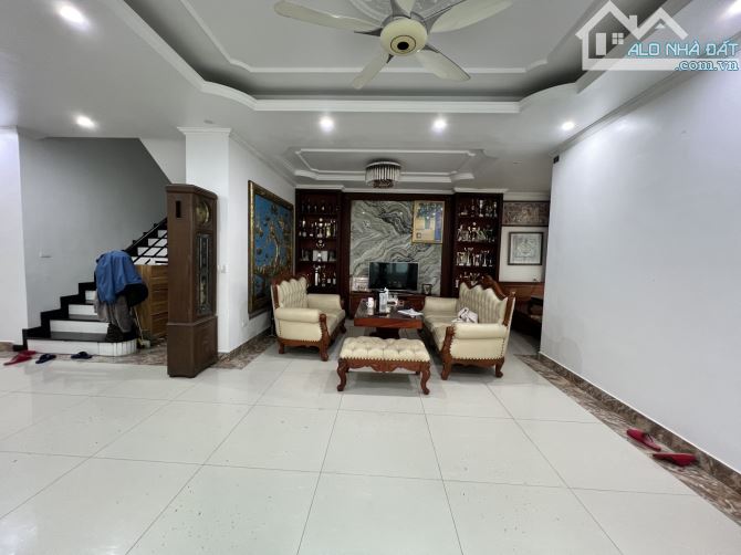 Biệt thự sân vườn Việt Hưng, Long Biên, 195M2, MT 11M, 4 Tầng, Vỉa hè, Full nội thất, đầu - 4