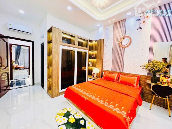 CHỊ ĐẸP GỬI BÁN, NGAY CÔNG VIÊNG LÀNG HOA 60m2, 3 Tầng, 4PN, 6 tỷ 7 xíu - 4