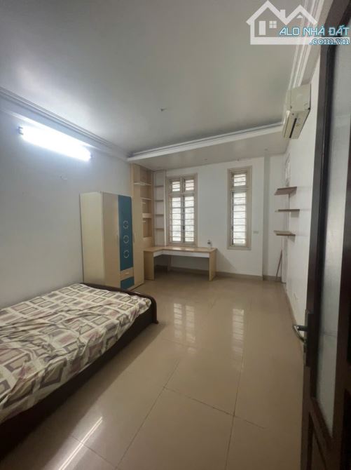 Cho thuê nhà nguyên căn ngõ 216 Trung Kính, Cầu Giấy. DT 60m2, 4 tầng. Giá 30 triệu - 5