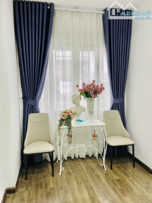 Nhà mặt tiền đường Nguyễn Hữu Huân ,dtich 135,1m2 có thang máy, có 4pn gia 18,2 tỷ - 5