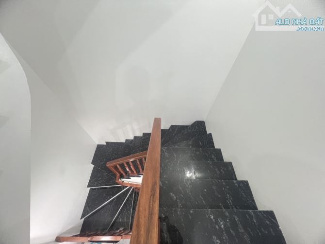 Bán nhà ngõ 604 ngọc thụy Long biên 33/37m2 3T 3.4mMT giá 5.3 tỷ - 6