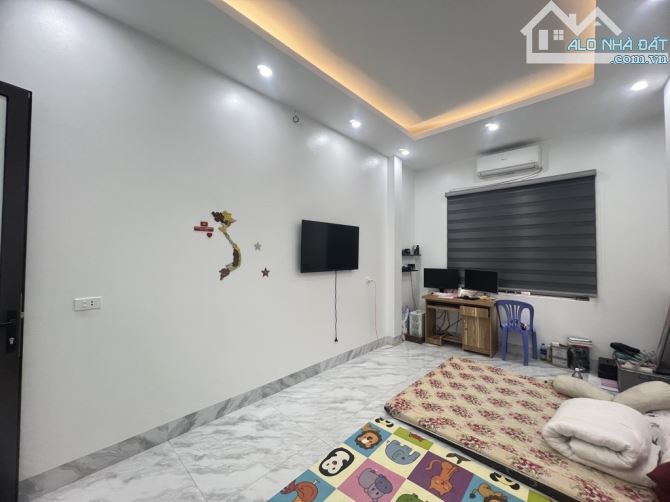 Bán nhà ngõ 604 ngọc thụy Long biên 33/37m2 3T 3.4mMT giá 5.3 tỷ - 7