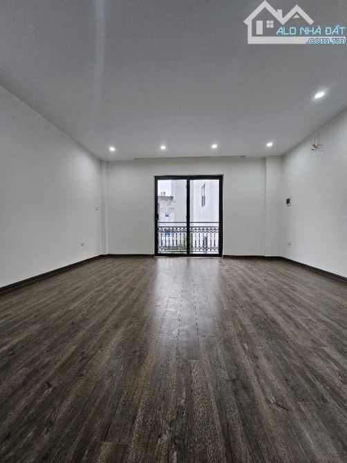 Siêu phẩm 6 tầng Phúc Lợi, Nhà 3 mặt thoáng, lô góc, 30m ra ô tô tránh, dt 50m2, giá 5 tỷ - 8
