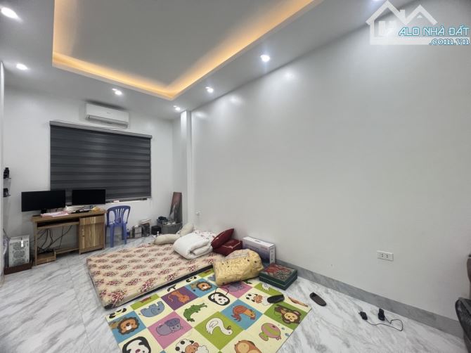 Bán nhà ngõ 604 ngọc thụy Long biên 33/37m2 3T 3.4mMT giá 5.3 tỷ - 9