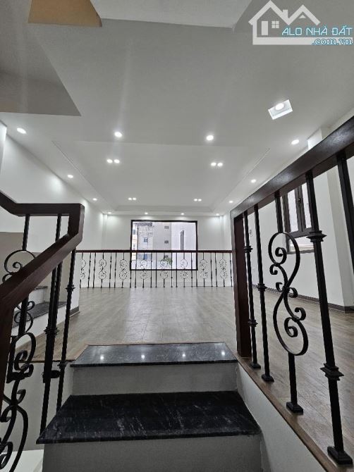 Siêu phẩm 6 tầng Phúc Lợi, Nhà 3 mặt thoáng, lô góc, 30m ra ô tô tránh, dt 50m2, giá 5 tỷ - 9