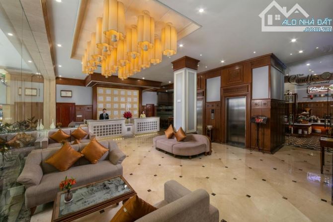 Bán toà nhà khách sạn mặt phố Hai Bà Trưng, DT 181m2, mt 7.2m, xây 9 tầng, 40 phòng