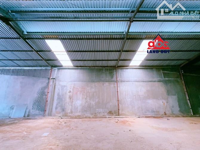 X057 bán nhà xưởng sản xuất. Chế tạo CNC. Kho hàng. Đường lớn. Dân đông