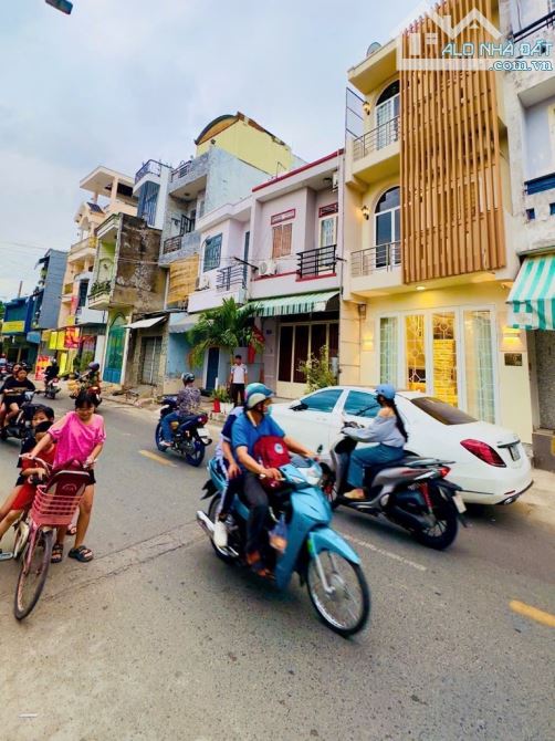 Ngang 3 tỷ có siêu phẩm đẹp lung linh 3 tầng mặt tiền đường ngay Lê Thúc Hoạch - Giáp TP