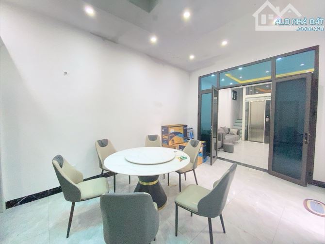 Siêu Cực Hiếm Quang Trung Hà Đông 50m2 5 tầng ô tô đỗ cửa thang máy mặt tiền 4m chỉ 9.1 tỷ