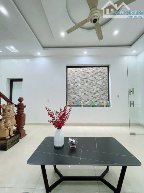 Bán nhà 4 tầng giá 3,65 tỷ. Vũ Chí Thắng,  p Trần Nguyên Hãn, Lê Chân