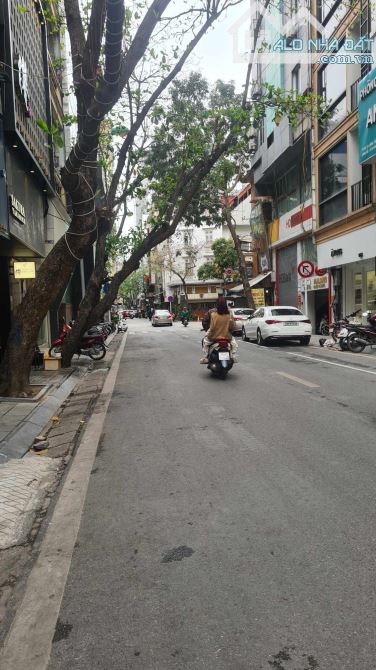 8 tỷ nhà 5 tầng Phố Bùi Thị Xuân 30m2,5 tầng, mặt tiền 3m, ô tô Kdoanh đắc địa.
