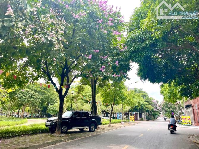 Duy nhất 1 căn Biệt thự KDT mới Sài Đồng, Full Nội thất xịn sò, 220m2 - MT 13m - 4x tỷ