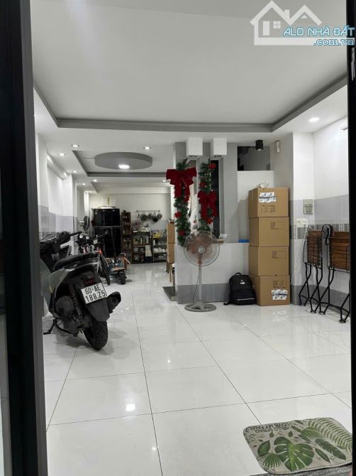 Lê Văn Quới gần 4 xã giápTân Phú hẻm 5m thông xe hơi vào nhà 48m2,4Tầng 3tỷ99