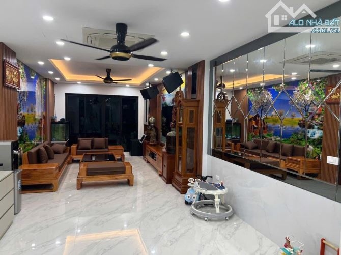 BÁN GẤP NHÀ KIM GIANG – Ô TÔ ĐỖ CỬA -KINH DOANH -NGÕ THÔNG -DT: 52m2 Giá 7.9 Tỷ