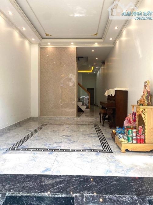 Bán nhà 5 tầng thang máy mặt đường Lô 22 lê hồng phong giá hơn 9!tỷ