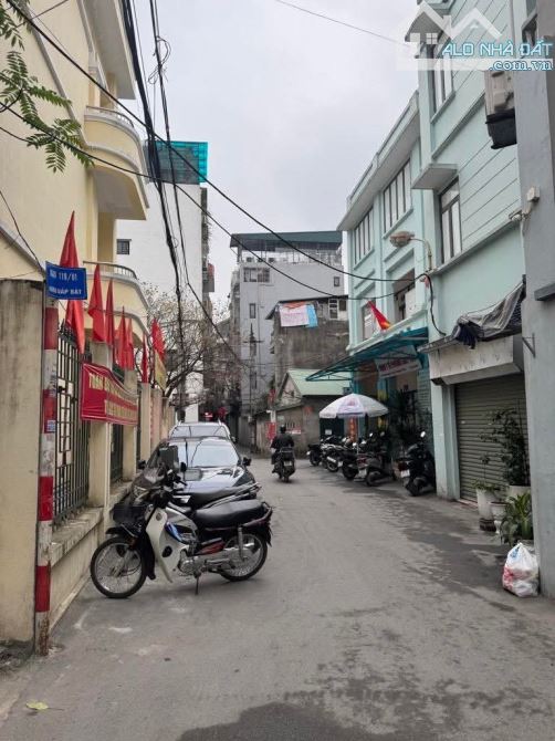 SIÊU PHẨM NHÀ PHỐ ĐẸP, GIÁP BÁT  Dt 40M2 4 Tâng Gi.á 8.98 T.ỷ  NHÀ ĐẸP NGÕ THÔNG CÁC NGẢ K