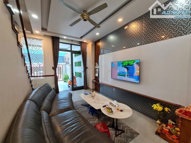 Nhà 3 tầng đẹp đường Vạn Kiếp, DT đất 88m ngang 4m5, nội thất và thiết kế hiện đại