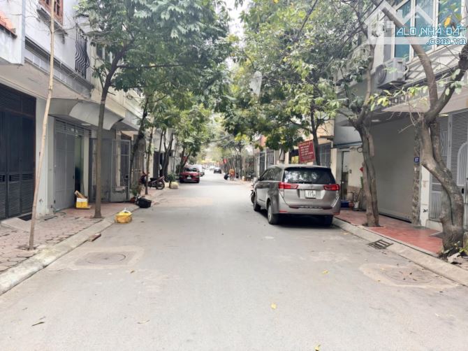 SIÊU HIẾM - PHÂN LÔ LÔ GÓC 2 MẶT ĐƯỜNG ĐỀU VỈA HÈ 3 OTO TRÁNH ĐỖ