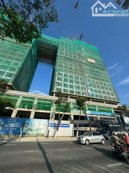Shop khối đế Sun Ponte cầu Rồng giá giao động từ 99 triệu/m2