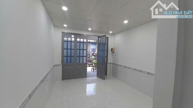 cần bán HXH 4 CHỖ TỚI CỬA, quốc lộ 1A Tân Thới Hiệp Quận 12, giá siêu rẻ, chỉ 3.398 tỷ