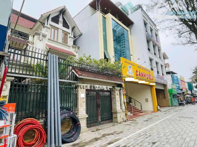 Bán nhà 3 tầng kinh doanh đỉnh kiều mai, vỉa hè đá bóng, lô góc