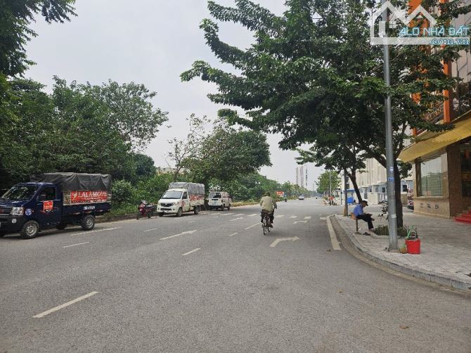Bán Gấp mảnh đất Tái định cư Ngũ Hiệp - Đông Mỹ ô tô phân lô vỉa  hè giá 9.65 t