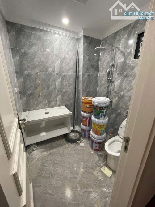 Bán nhà Yên Lạc 41m2, 5T thang máy, gần phố, ngõ thông, oto qua nhà. Giá 14.8 tỷ